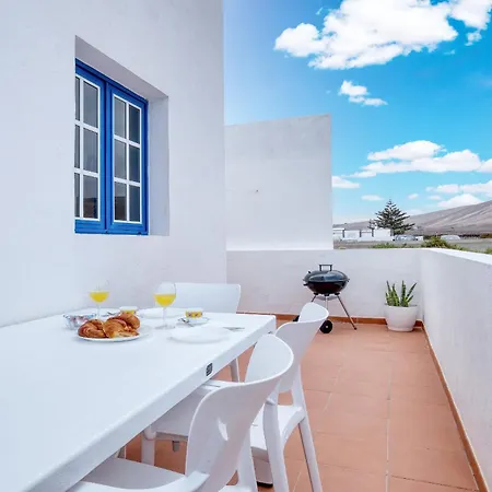 Casa Suso Y Casa Margarita- Orzola Coastal Retreat By Lvh Apartment