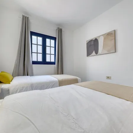 Casa Suso Y Casa Margarita- Orzola Coastal Retreat By Lvh Apartment
