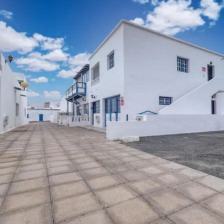 Casa Suso Y Casa Margarita- Orzola Coastal Retreat By Lvh Apartment Orzola